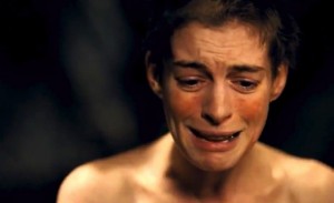 anne-hathaway-short-hair-crying-in-les-miserables-2012-590x360