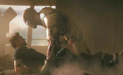 Iron-Man-3-Extremis-Armor-a-movie-trailer-still-07-500x303